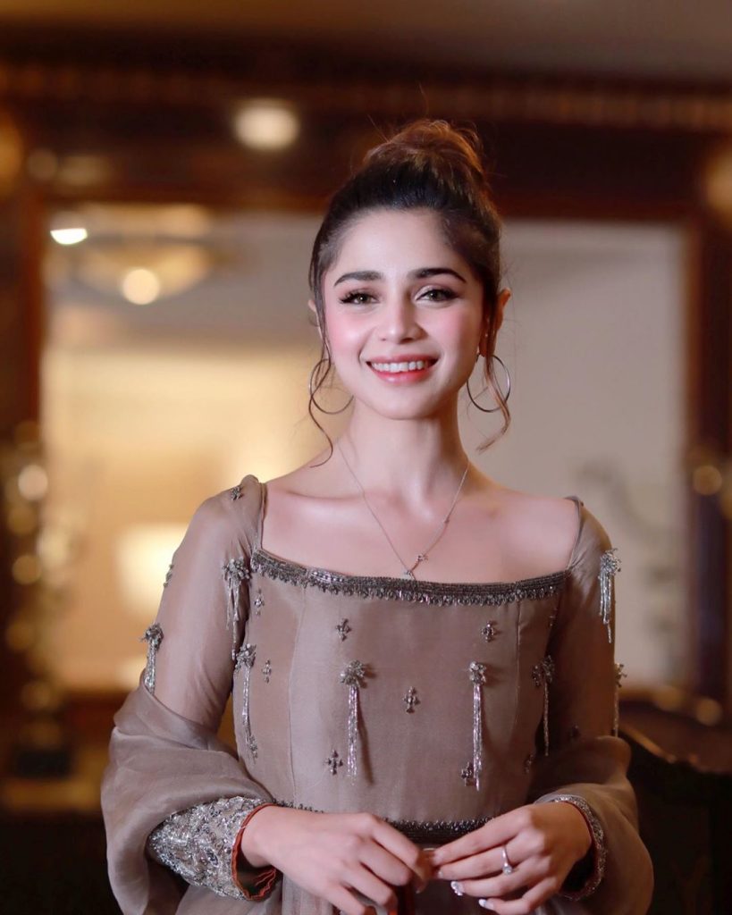 Aima Baig luckily saved from fire during ‘Item Number’ performance
