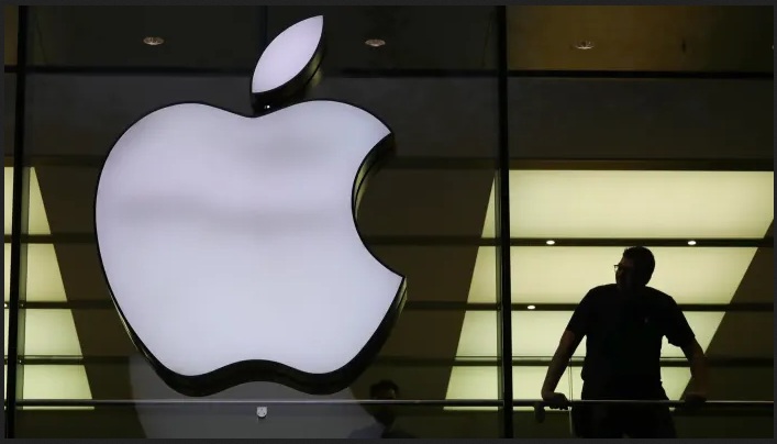 Apple becomes 1st US company to reach $3 tn valuation